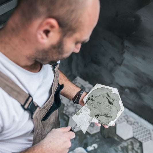 Quels sont les principaux outils pour réussir une pose de carrelage ?